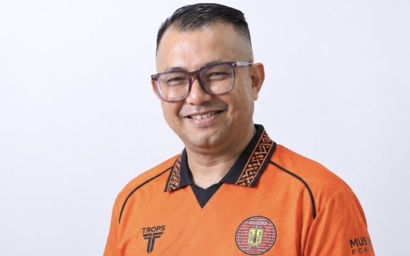 Ketua Panpel Persiraja Banda Aceh Syarwani Sulaiman alias Jer Ami mengingatkan penonton dilarang merokok dan membawa botol air mineral di Stadion H Dimurthala.