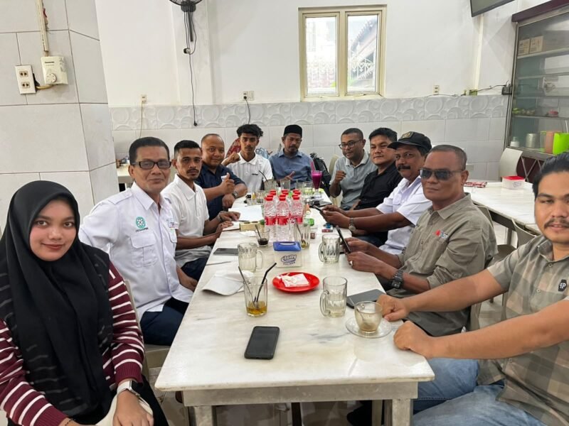 Serikat Media Siber Indonesia (SMSI) Kabupaten Aceh Besar menggelar rapat perdana jajaran pengurus di Lambaro Cafe, Kamis 10/9/2026.