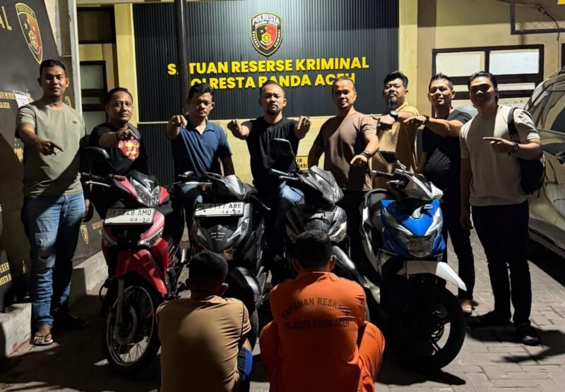 Tim Opsnal Ranmor Satreskrim Polresta Banda Aceh mengungkap kasus curanmor dan mengamankan 3 orang: DA (39) warga Lueng Bata, SW (37) warga Medan, dan CH (53) warga Teunom Aceh Jaya selaku penadah.