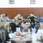 Wakapolda Aceh Brigjen Ari Wahyu Widodo bersama Wagub Fadhlullah dan Danlanud SIM menyambut kedatangan Wamenpar RI Ni Luh Puspa di Bandara Internasional SIM, Aceh Besar, Minggu 13/9/2026.