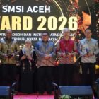 Dirut PT PEMA Faisal Ilyas, S.E., M.M., meraih SMSI Aceh Award 2026 kategori Tokoh Muda Inspiratif. Penghargaan diserahkan di Anjong Mon Mata Banda Aceh, Sabtu 5/9/2026.