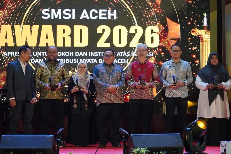 Dirut PT PEMA Faisal Ilyas, S.E., M.M., meraih SMSI Aceh Award 2026 kategori Tokoh Muda Inspiratif. Penghargaan diserahkan di Anjong Mon Mata Banda Aceh, Sabtu 5/9/2026.