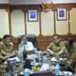 Wakil Gubernur Aceh, Fadhlullah (Dek Fadh), mengikuti rapat pembentukan pengurus Desk Koordinasi Aceh bersama Kementerian Koordinator Bidang Politik dan Keamanan (Kemenko Polkam) secara virtual pada Senin (14/9/2026).