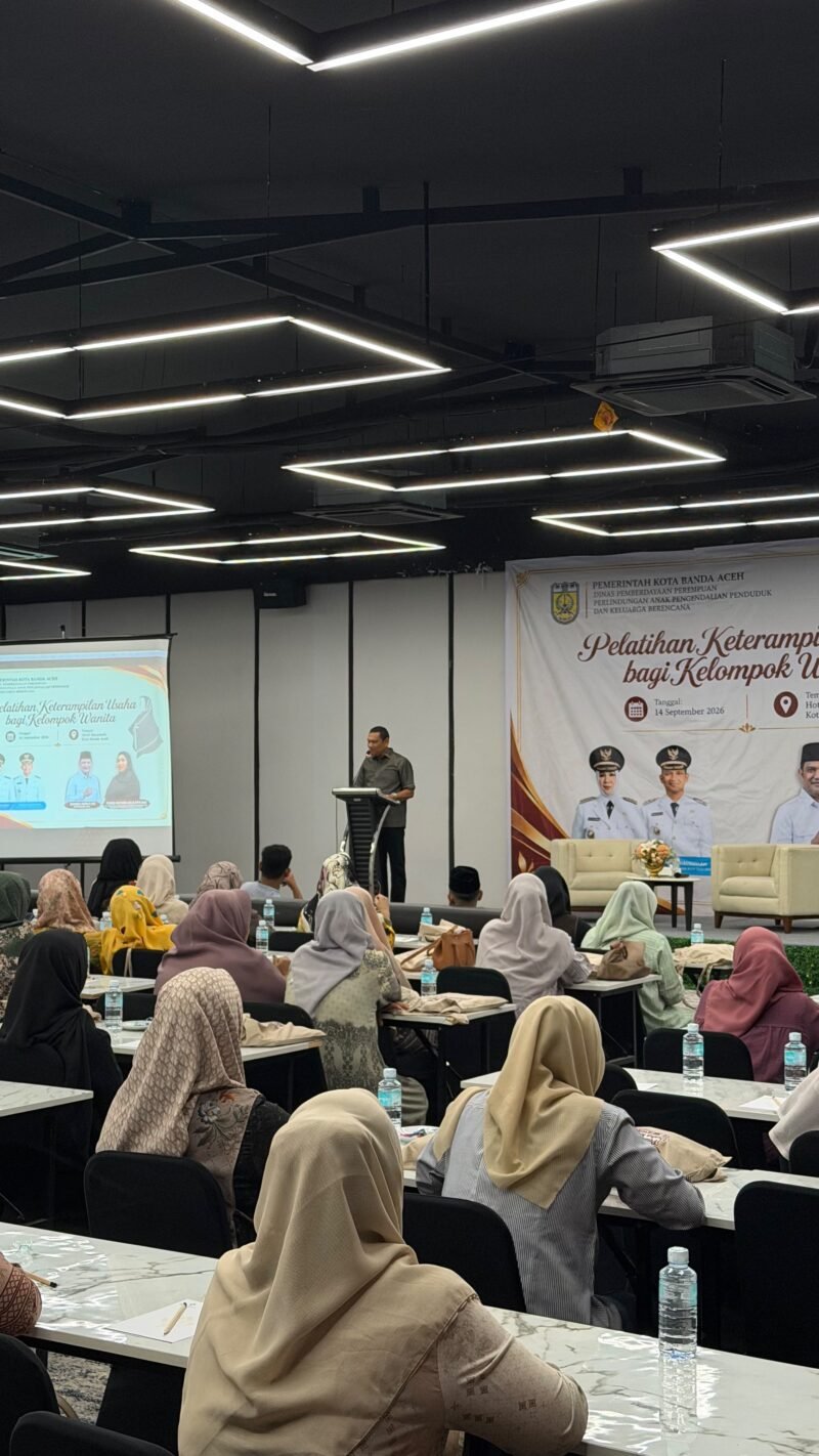 Pembukaan Kegiatan Pelatihan Peningkatan Kreativitas bagi Kelompok Perempuan Kota Banda Aceh yang dihadiri jajaran Pemko dan Anggota DPRK Banda Aceh di Hotel Rasamala, Banda Aceh, Senin (14/9/2026).