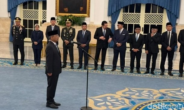 Presiden Prabowo Subianto melantik Wakil Menteri Keuangan Suahasil Nazara menjadi Menteri Keuangan menggantikan Purbaya Yudhi Sadewa di Istana Negara Jakarta, Senin (14/9/2026).
