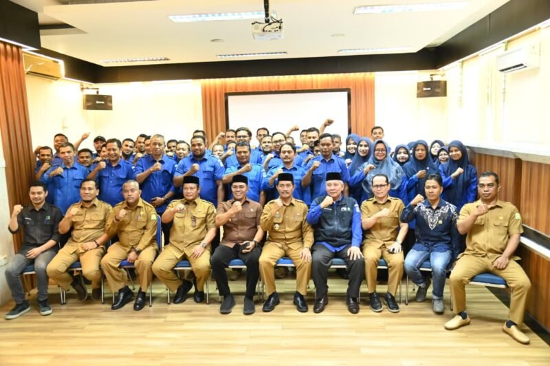 Bupati Aceh Besar H. Muharram Idris (Syeh Muharram) melantik 41 pejabat PDAM Tirta Mountala di Ingin Jaya, Senin (14/9/2026).