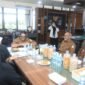 Plt Sekda Aceh Taufik menerima Kepala Perwakilan BKKBN Aceh Safrina Salim di ruang kerja Sekda Aceh, Selasa (15/9/2026). 
