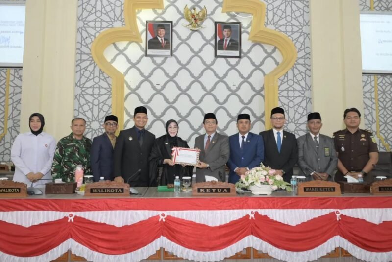 DPRK Banda Aceh menerima dokumen Rancangan Qanun Perubahan APBK Tahun Anggaran 2026 dari Pemko Banda Aceh dalam rapat paripurna, Senin (14/9/2026).
