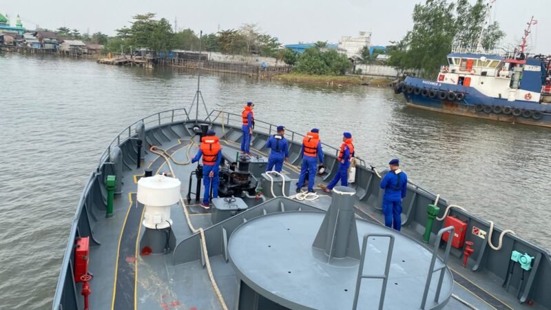 Operasi pencarian 129 korban hilang KM Virgo Transport 8 terus dilakukan di tengah gelombang 2-2,5 meter. 