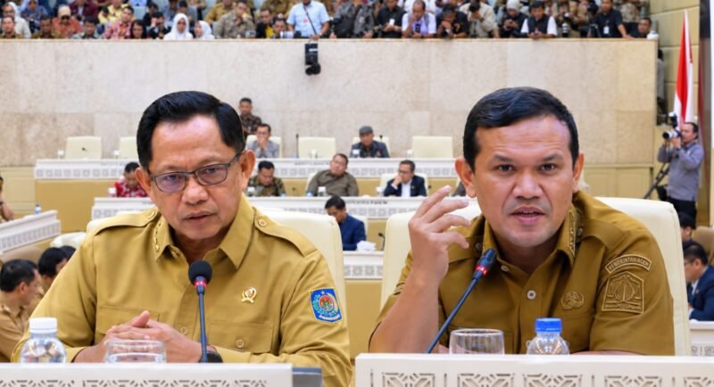 Wakil Gubernur Aceh, Fadhlullah (Dek Fadh), menyampaikan enam isu strategis pertanahan dan aset Aceh—termasuk status Blang Padang hingga lahan reintegrasi mantan kombatan—dalam Raker dan RDP bersama Komisi II DPR RI di Jakarta, Selasa (15/9/2026).