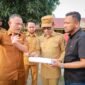Bupati Aceh Barat Tarmizi bersama Wabup Said Fadheil dan anggota DPR RI Dapil Aceh Jamaluddin Idham meninjau jalan nasional di Meureubo, Selasa (15/9/2026).