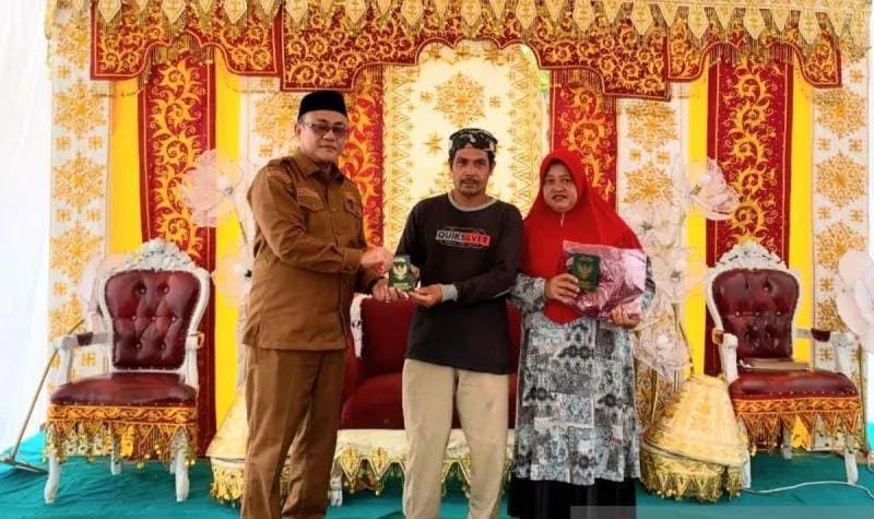 Pemkab Nagan Raya gelar sidang isbat nikah terpadu bagi 44 pasutri di Kecamatan Beutong Ateuh Banggalang, wilayah pedalaman. Kegiatan digelar Dinas Syariat Islam dan Pendidikan Dayah Nagan Raya bersama Mahkamah Syar'iyah Suka Makmue, Kemenag, Kejari, dan Dukcapil.