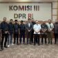 Tokoh masyarakat Beutong Ateuh Banggalang Nagan Raya bawa petisi dukungan investasi yang diklaim diteken 1.115 warga atau 76,2% penduduk ke Komisi III DPR RI di Senayan Jakarta