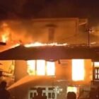 Kebakaran landa kawasan padat penduduk di Kampung Pasar Pagi Lama Lut Tawar Aceh Tengah Jumat malam (18/9/2026) pukul 20.15 WIB.