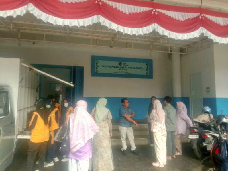 Dinas Kesehatan Kota Banda Aceh monitoring dan evaluasi SPPG Merduati Yayasan Yakin Sehat Bergizi Jumat 18 September 2026 untuk pastikan layanan gizi sesuai standar higiene sanitasi dan keamanan pangan.
