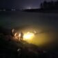 Petugas Satlantas Polresta Banda Aceh saat melakukan olah tempat kejadian perkara (TKP) kecelakaan tunggal sepeda motor di Jalan Tanggul Pelabuhan Ulee Lheue, Gampong Pande, Banda Aceh.