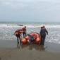 Nelayan 60 tahun Mut Mainnah warga Desa Keumangan Kec. Mutiara Pidie diduga jatuh ke laut usai boat-nya ditemukan terapung tanpa awak di perairan Sigli.