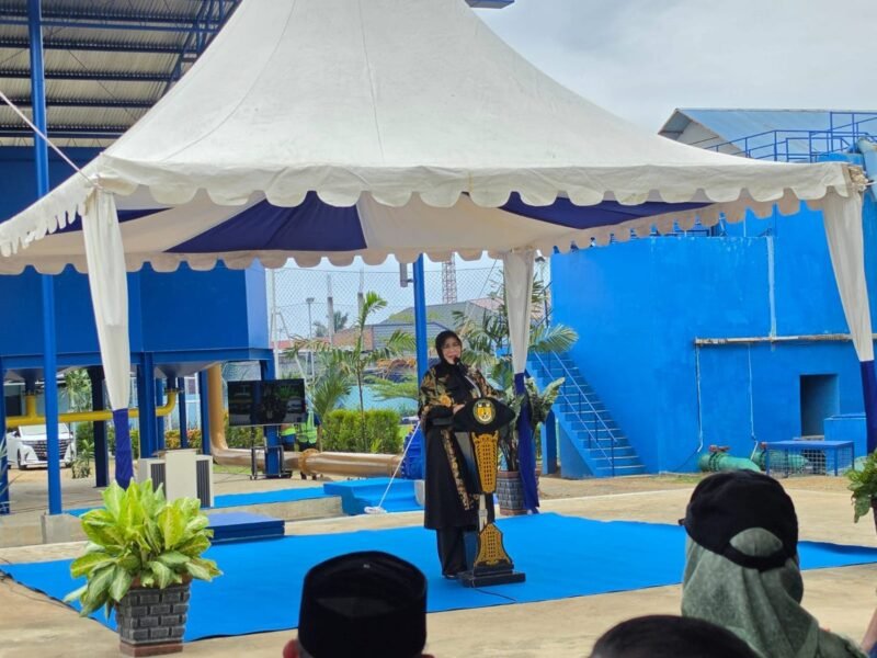 Wali Kota Banda Aceh Illiza Sa'aduddin Djamal resmikan Instalasi Pengolahan Air (IPA) kapasitas 100 liter per detik (LPS) di WTP Perumdam Tirta Daroy Sabtu 19/09/2026. Dalam sambutan Illiza katakan fasilitas jadi bagian penting upaya perkuat sistem penyediaan air minum warga Kota Banda Aceh. 