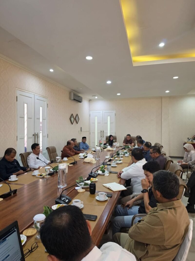 Pemko Banda Aceh ikuti rapat dengan Tim Kemenpar RI tentang Tren & Pengembangan Kepariwisataan Kota Banda Aceh di Pendopo Wali Kota Sabtu 19/09/2026.