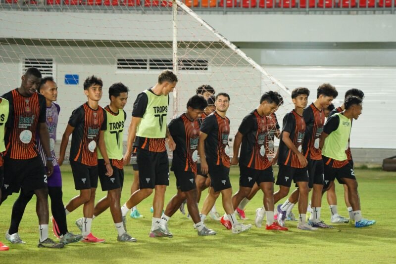 Persiraja Banda Aceh terpuruk di dasar klasemen Grup A Pegadaian Championship 2026-2027 dengan minus 1 poin usai 2 kekalahan, imbas sanksi pengurangan poin.