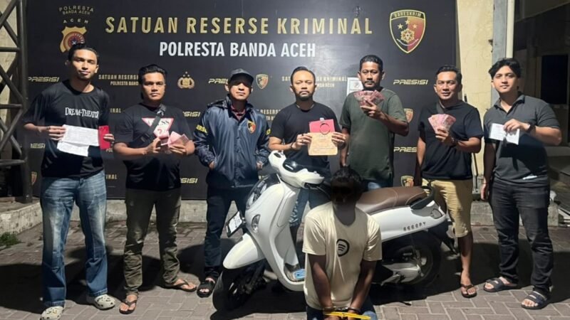 Unit V Jatanras Satreskrim Polresta Banda Aceh ungkap pencurian uang Rp100 juta di parkiran Masjid Jamik Lambaro Ingin Jaya Aceh Besar, pelaku MI (42) warga Idi Rayeuk Aceh Timur diciduk Sabtu 19/9/2026.