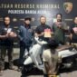 Unit V Jatanras Satreskrim Polresta Banda Aceh ungkap pencurian uang Rp100 juta di parkiran Masjid Jamik Lambaro Ingin Jaya Aceh Besar, pelaku MI (42) warga Idi Rayeuk Aceh Timur diciduk Sabtu 19/9/2026.