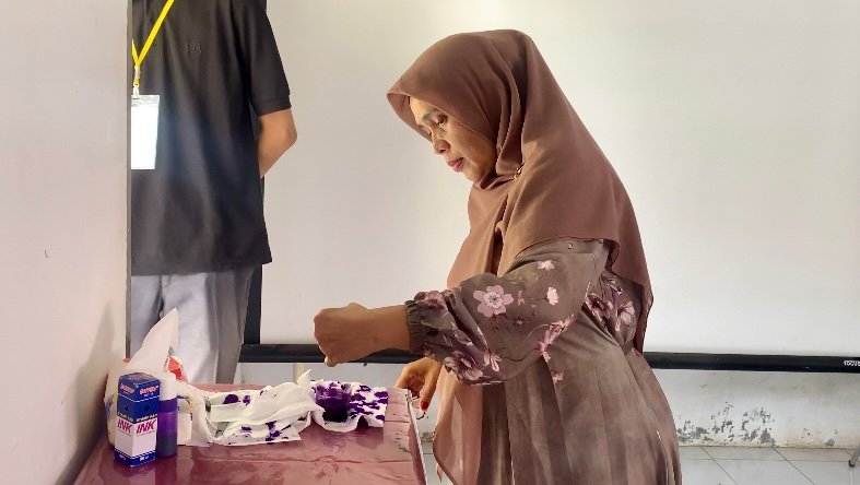 Pilchiksung serentak di 47 desa se-Kota Lhokseumawe Minggu 20/9/2026 berjalan tertib, 87.129 DPT salurkan hak pilih di 91 TPS, diikuti 146 calon keuchik, antusiasme pemilih tinggi hingga pemungutan mundur dari target pukul 14.00 WIB.