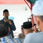 Wawali Banda Aceh Afdhal Khalilullah salurkan santunan zakat untuk fakir miskin di Gampong Jawa Kutaraja Minggu 20/9/2026.