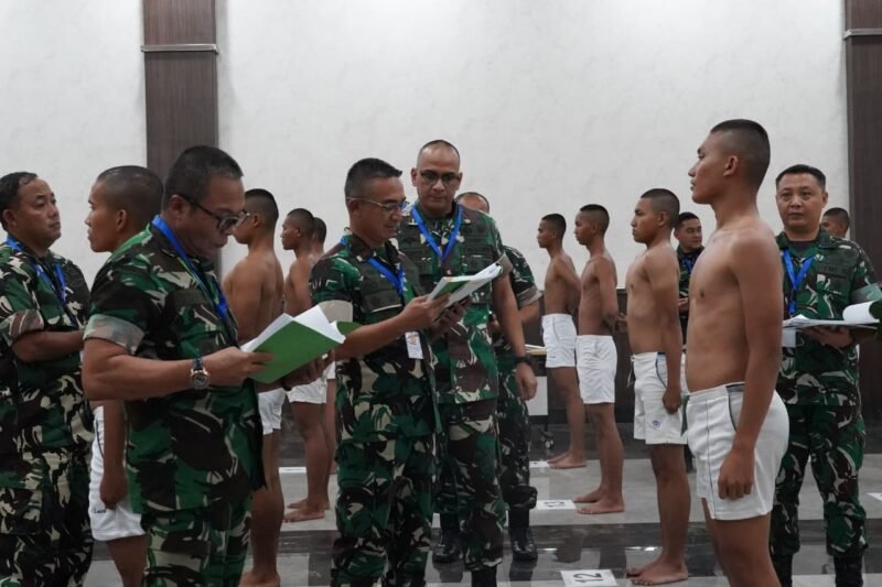 Pangdam IM Mayjen TNI Joko Hadi Susilo pimpin Sidang Pantukhir Sub Panpus penerimaan 901 Cata PK TNI AD Gelombang III TA 2026 di Aula Gedung Malahayati Makodam IM Banda Aceh, Senin 21/9/2026. 