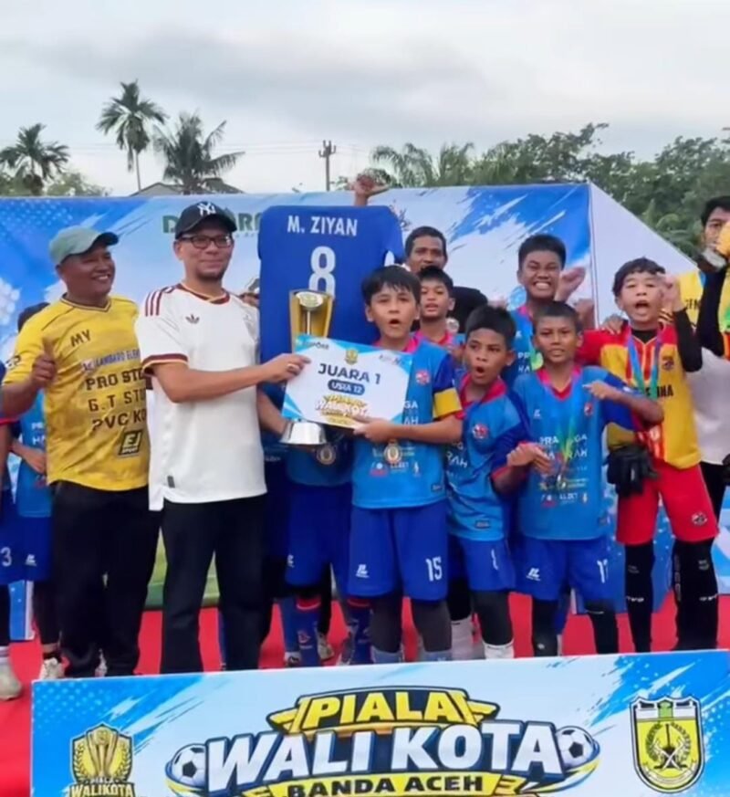 Wakil Ketua II DPRK Banda Aceh Dr. Musriadi,S.Pd.,M.Pd. hadiri penutupan Turnamen Sepak Bola Wali Kota Cup di Banda Aceh, Senin 22/9/2026.