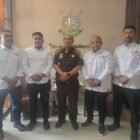 Ketua SMSI Aceh Besar Zulfikar, S.Pd., bersama pengurus saat melakukan silaturahmi dan audiensi dengan Kajari Aceh Besar Dr. Wisnu Murtopo Nur Muhamad, S.H., M.H., Selasa (22/9/2026).