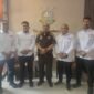 
Ketua SMSI Aceh Besar Zulfikar, S.Pd., bersama pengurus saat melakukan silaturahmi dan audiensi dengan Kajari Aceh Besar Dr. Wisnu Murtopo Nur Muhamad, S.H., M.H., Selasa (22/9/2026).