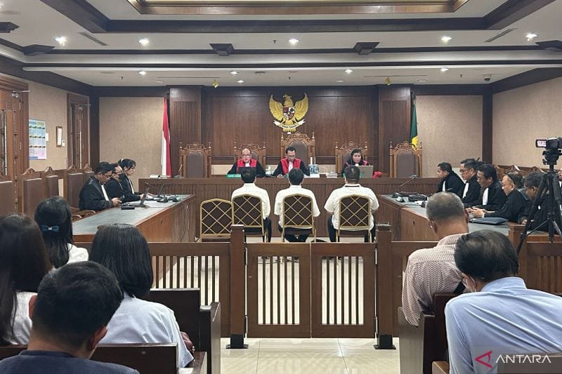 Majelis Hakim Pengadilan Tipikor Jakarta vonis 6 hingga 9 tahun penjara untuk empat terdakwa korupsi pembiayaan ekspor LPEI periode 2015-2020 yang rugikan negara Rp992,82 miliar, Selasa malam.