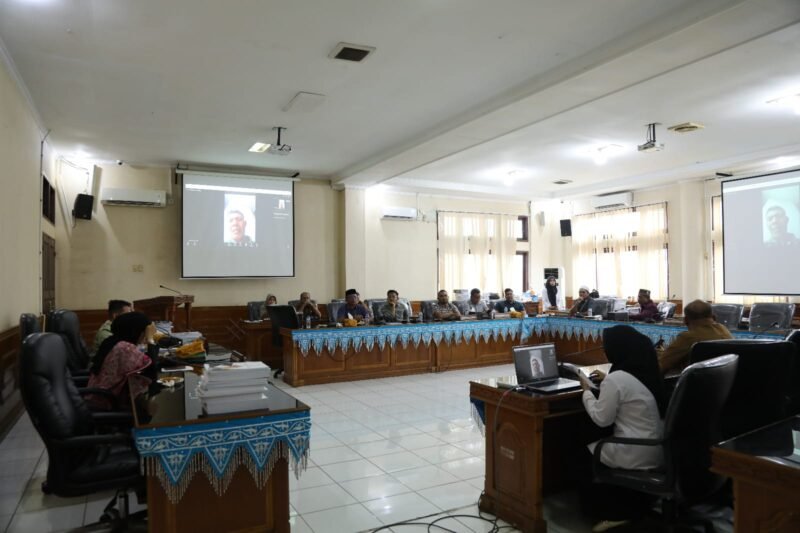 DPRK Aceh Barat bentuk Pansus Penyedia Jasa dan Ketenagakerjaan untuk usut penerapan 70% tenaga kerja lokal dan 30% luar daerah.