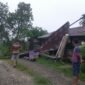 Puting beliung terjang Aceh Tenggara Senin 21/9/2026 pukul 17.30 WIB. Kabid RR BPBD Aceh Tenggara Dodi Sukmariga Tajmal sebut delapan rumah rusak di enam desa empat kecamatan, satu rusak berat milik Suparjo di Desa Kandang Mbelang Mandiri, tujuh rusak ringan.