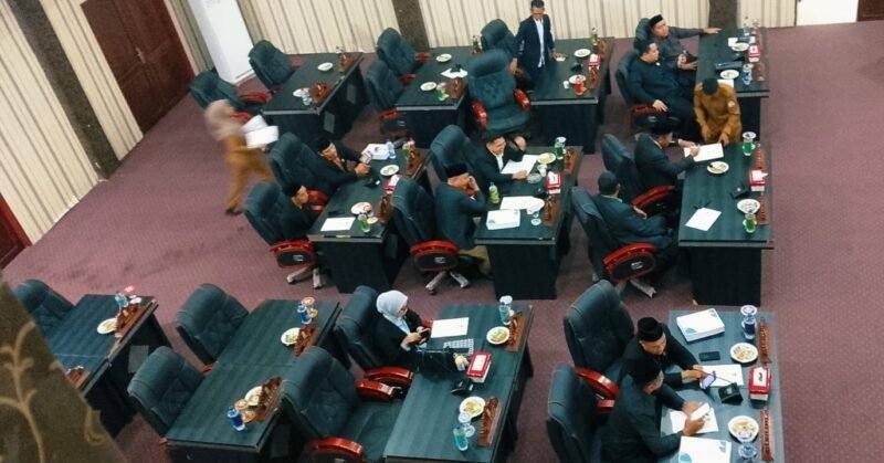 Pemkab Aceh Singkil usulkan kenaikan belanja daerah dalam Perubahan APBK 2026 jadi Rp966,68 miliar, naik Rp137,89 miliar dari APBK induk Rp828,78 miliar.