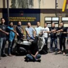 Tim Opsnal Ranmor Satreskrim Polresta Banda Aceh mengamankan tersangka dugaan penggelapan sepeda motor Honda Scoopy milik seorang anggota TNI di Banda Aceh, Kamis (24/9/2026).