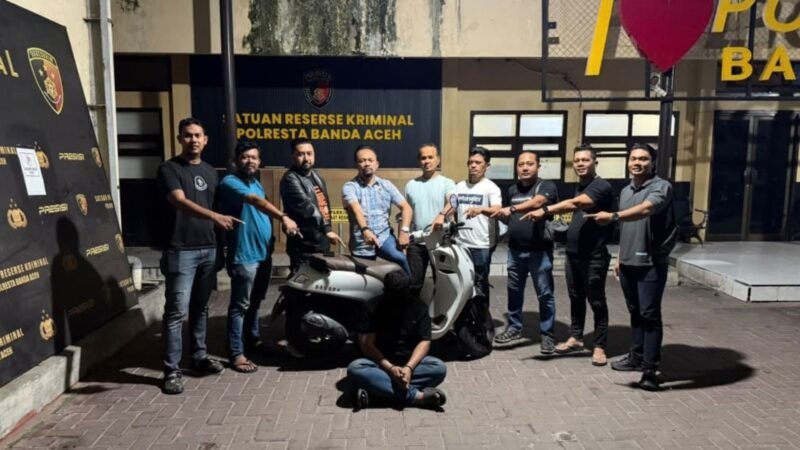 Tim Opsnal Ranmor Satreskrim Polresta Banda Aceh mengamankan tersangka dugaan penggelapan sepeda motor Honda Scoopy milik seorang anggota TNI di Banda Aceh, Kamis (24/9/2026).