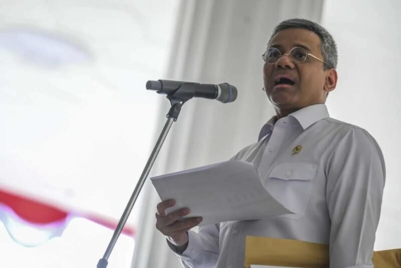 Pemerintah nyatakan kewajiban surat utang yang diterbitkan dalam rangka penanganan krisis 1997-1998 atau terkait BLBI telah lunas pada Agustus 2026 pernyataan disampaikan Menkeu Suahasil Nazara setelah lapor perkembangan pengelolaan APBN kepada Presiden Prabowo Subianto sebut penyelesaian sebagai capaian pengelolaan keuangan negara pelunasan manfaatkan surplus BI disetor ke kas negara.