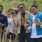 Kelompok Tani Ujong Jaya Desa Ujong Pacu Kecamatan Muara Satu Lhokseumawe catat keberhasilan panen sekitar satu ton jagung pakan ternak dari lahan kelolaan selain jagung pakan kelompok proyeksikan panen hingga lima ton dari penanaman sekitar 3.000 batang jagung manis.