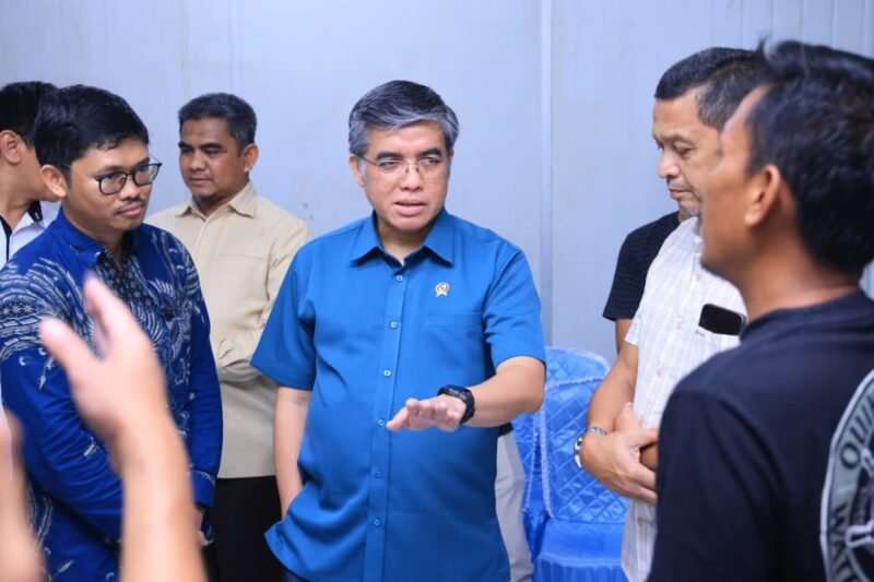 Menteri Ketenagakerjaan Menaker Yassierli tegaskan komitmen dukung pengembangan usaha di sektor perikanan yang dinilai berpotensi buka lapangan kerja baru dan serap tenaga kerja lokal.
