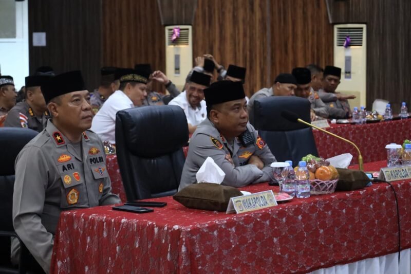Kapolda Aceh Irjen Pol. Ruddi Setiawan bersama pejabat utama dan personel Polda Aceh mengikuti kegiatan pembinaan rohani 
