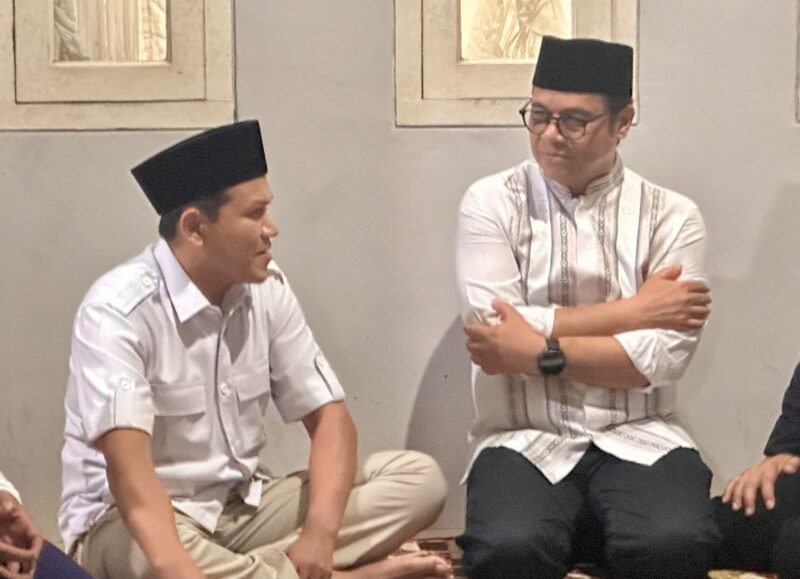 Wakil Gubernur Aceh Fadlullah SE Dek Fadh bertakziah ke rumah duka almarhum Sjamsul Kahar ayahanda Wamenkomdigi Nezar Patria di Ketapang Jumat 25 September 2026.