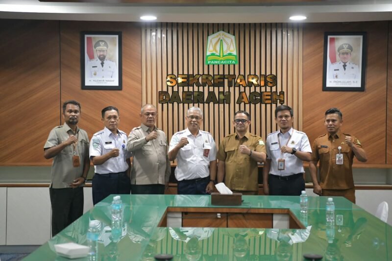 Plt Sekda Aceh Taufik S.T. M.Si. menerima audiensi jajaran BMKG di Ruang Kerja Sekda Aceh Senin 28 September 2026.