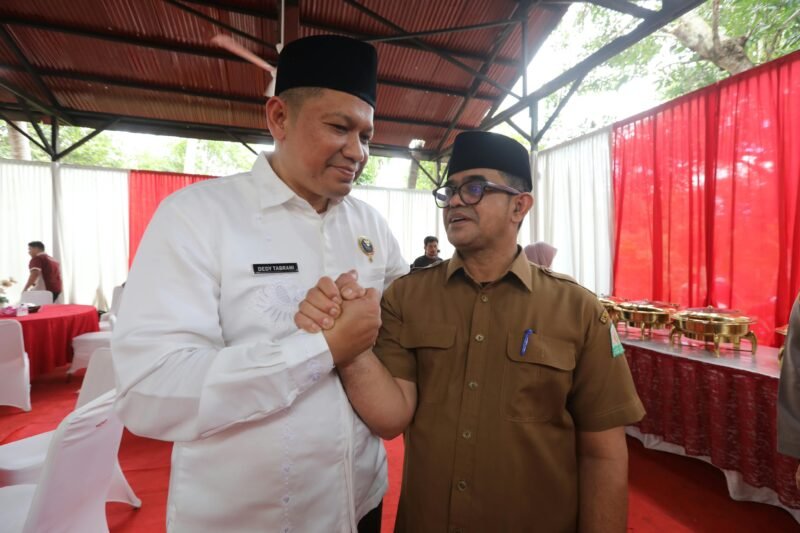 Plt Sekda Aceh Taufik hadiri peringatan Maulid Nabi Muhammad SAW 1448 Hijriah/2026 Masehi yang digelar di Dayah Darul Musthafa Cot Madhi Kecamatan Blang Bintang Aceh Besar Senin 28/9/2026.
