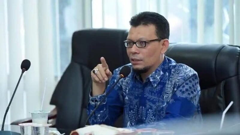 Wakil Ketua DPRK Banda Aceh Musriadi Aswad desak pengelola SPBU di Banda Aceh bertanggung jawab tertibkan antrean kendaraan yang meluber hingga badan jalan dan sebabkan macet.