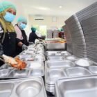 Pemerintah Indonesia buka 480 dapur program Makan Bergizi Gratis MBG mulai Oktober 2026 dengan prioritas wilayah terpencil dan tertinggal termasuk Papua.