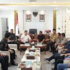 Pimpinan DPRA, ketua fraksi, Banleg, dan BKD menggelar rapat koordinasi strategis bersama Wakil Gubernur Aceh di Ruang Kerja Ketua DPRA, Banda Aceh, Senin (14/9/2026).