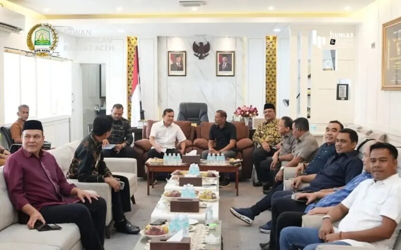 Pimpinan DPRA, ketua fraksi, Banleg, dan BKD menggelar rapat koordinasi strategis bersama Wakil Gubernur Aceh di Ruang Kerja Ketua DPRA, Banda Aceh, Senin (14/9/2026).