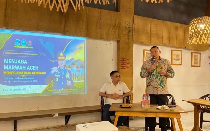 Kepala Badan Narkotika Nasional Provinsi (BNNP) Aceh, Brigjen Pol. Dr. Dedy Tabrani, S.I.K., M.Si., di dampingi anggota Komisi III DPR RI, H. T. Ibrahim saat temu pers di Banda Aceh, Rabu ((28/10/2026).